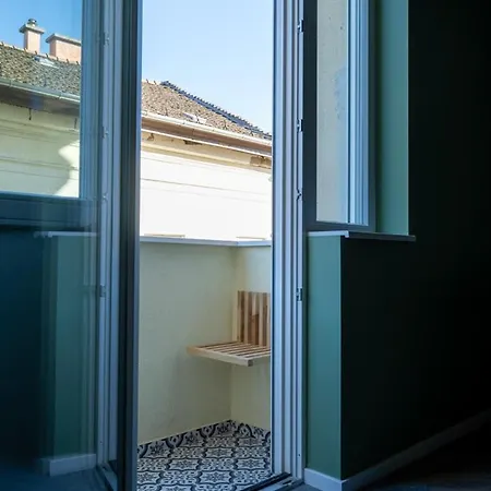 A50-balcony-designer No4 Budapešť